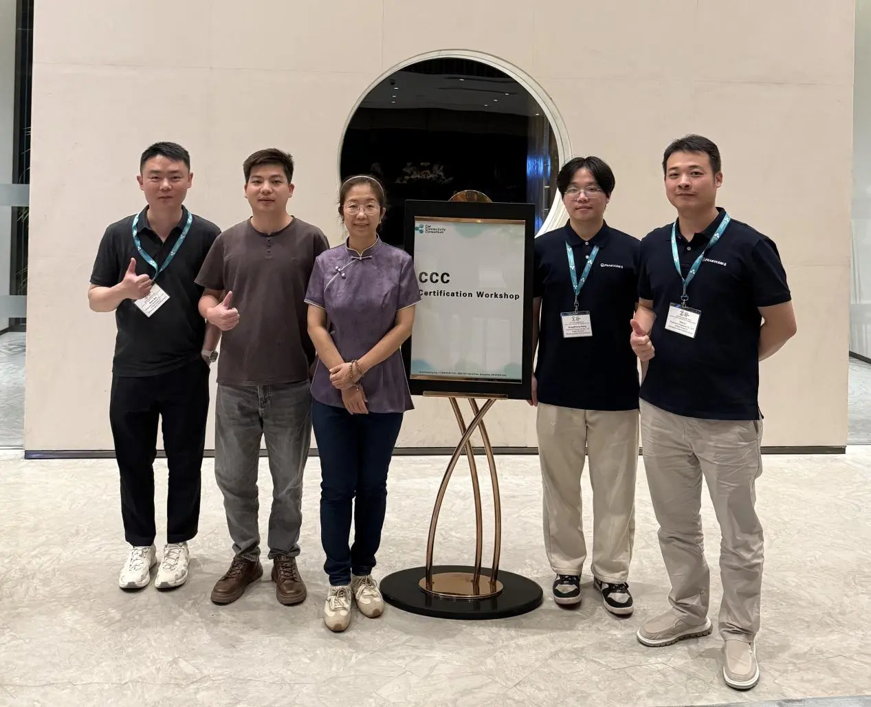 飞易通参加第19届CCC Plugfest,聚焦数字钥匙标准演进与生态协同 5 CCC亚太区总监与飞易通团队合影